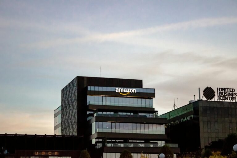 Bei Amazon arbeiten: Einstieg, Karriere und Gehalt 2026